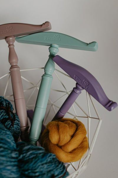 Kromski coloured niddy noddies in pink, mint and lavender finishes
